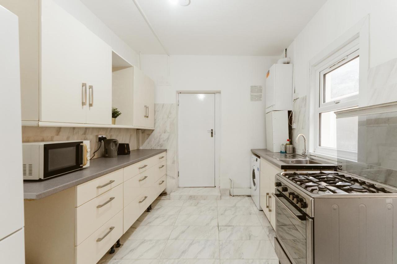 Great Rooms In Plaistow Лондон Екстериор снимка