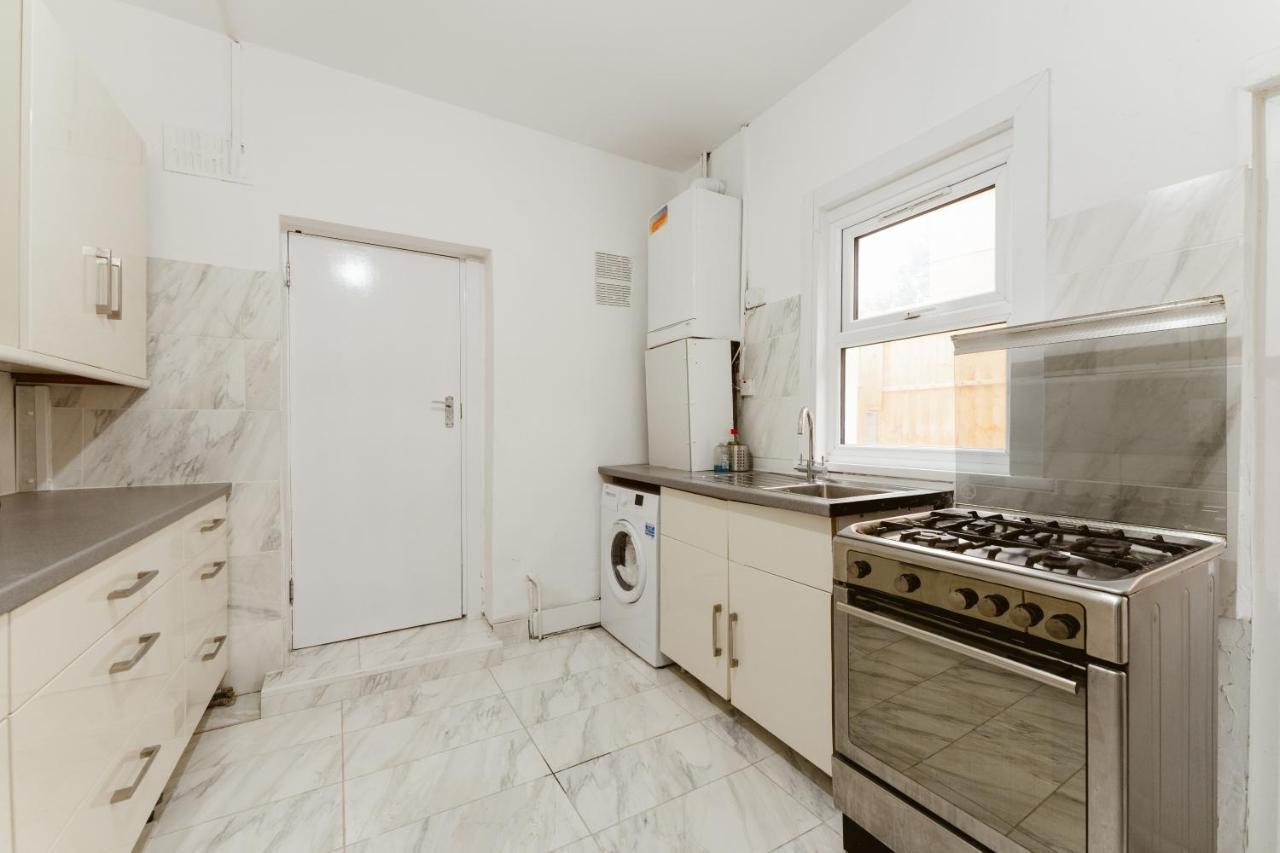 Great Rooms In Plaistow Лондон Екстериор снимка